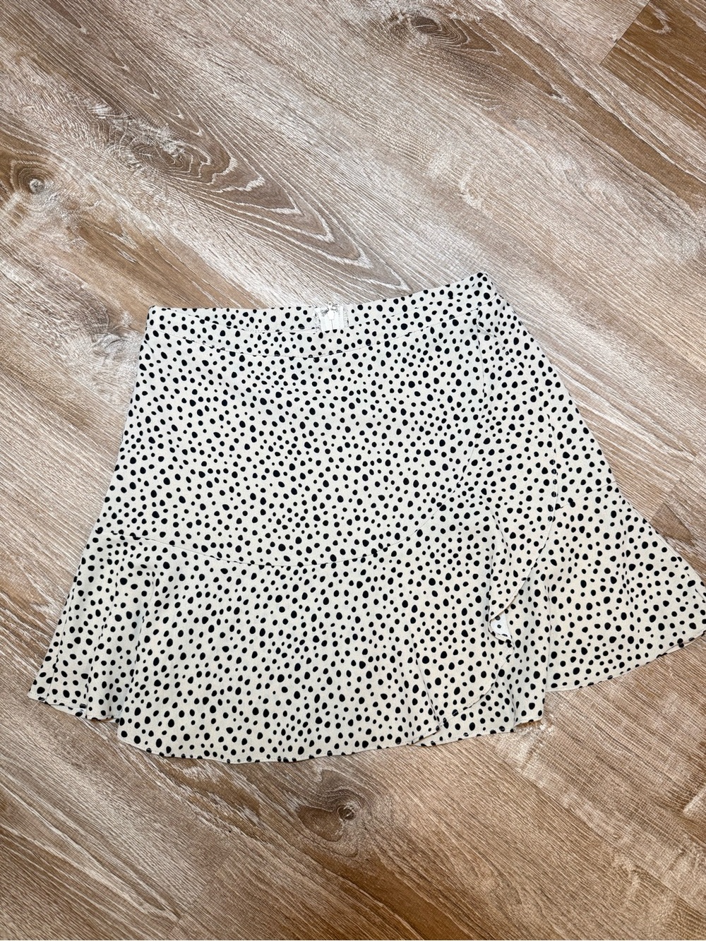 Francesca's Collections White Mini Skirt with Black Polka Dots Mi Ami
